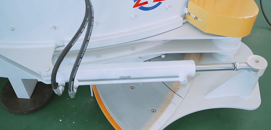 立轴行星式搅拌机-卸料门